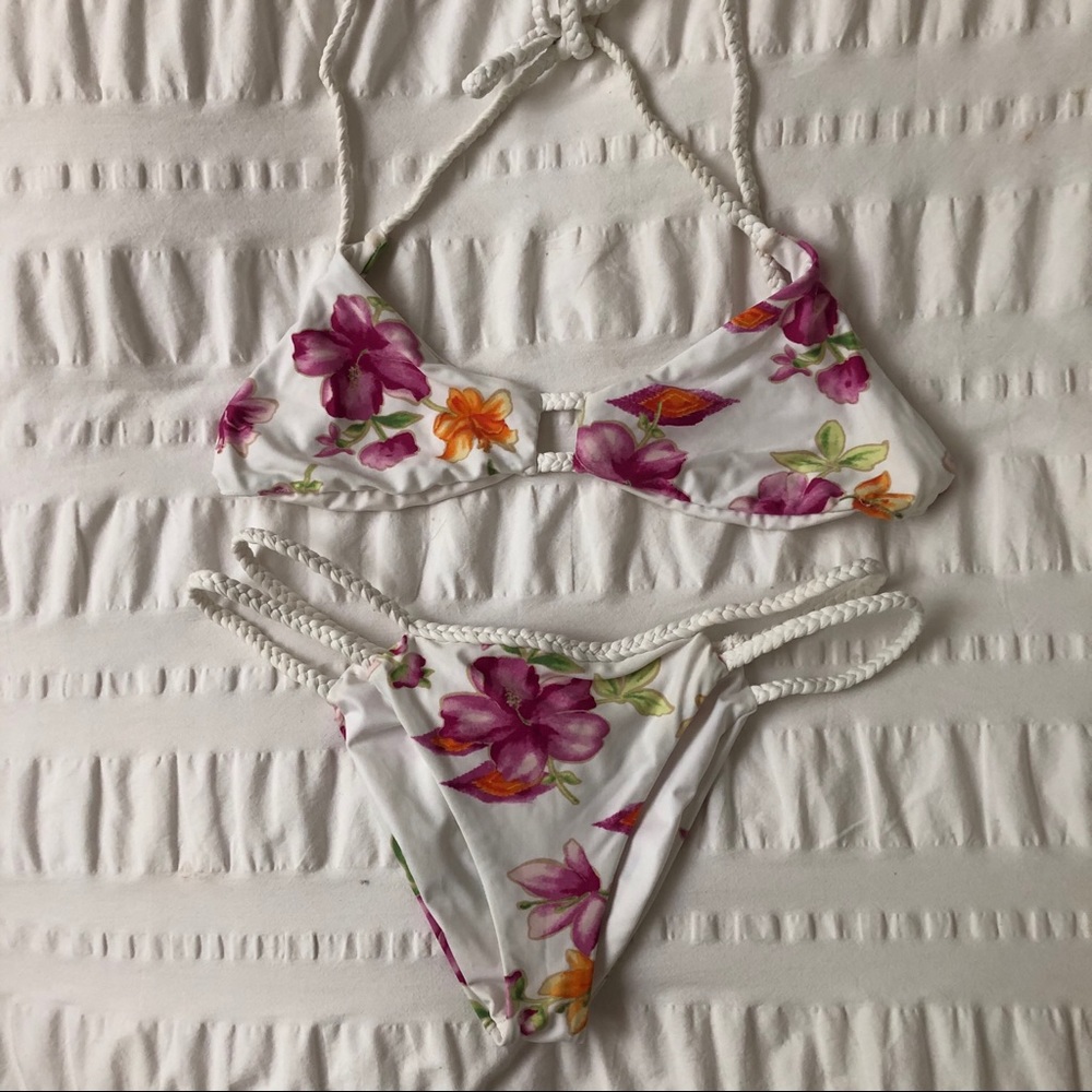 Frankie’s Bikinis Set in Tropical Floral